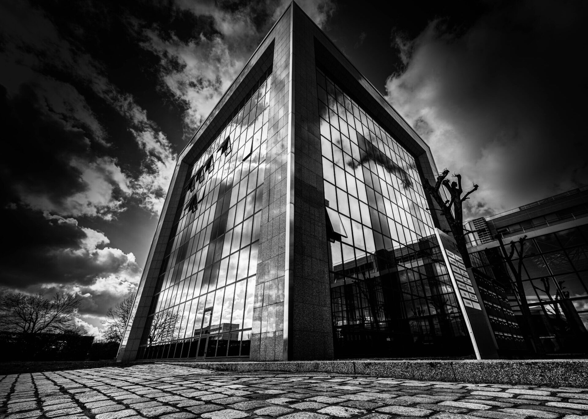 Photographe architecture Grand Est : façade contemporaine de bâtiment à Metz
